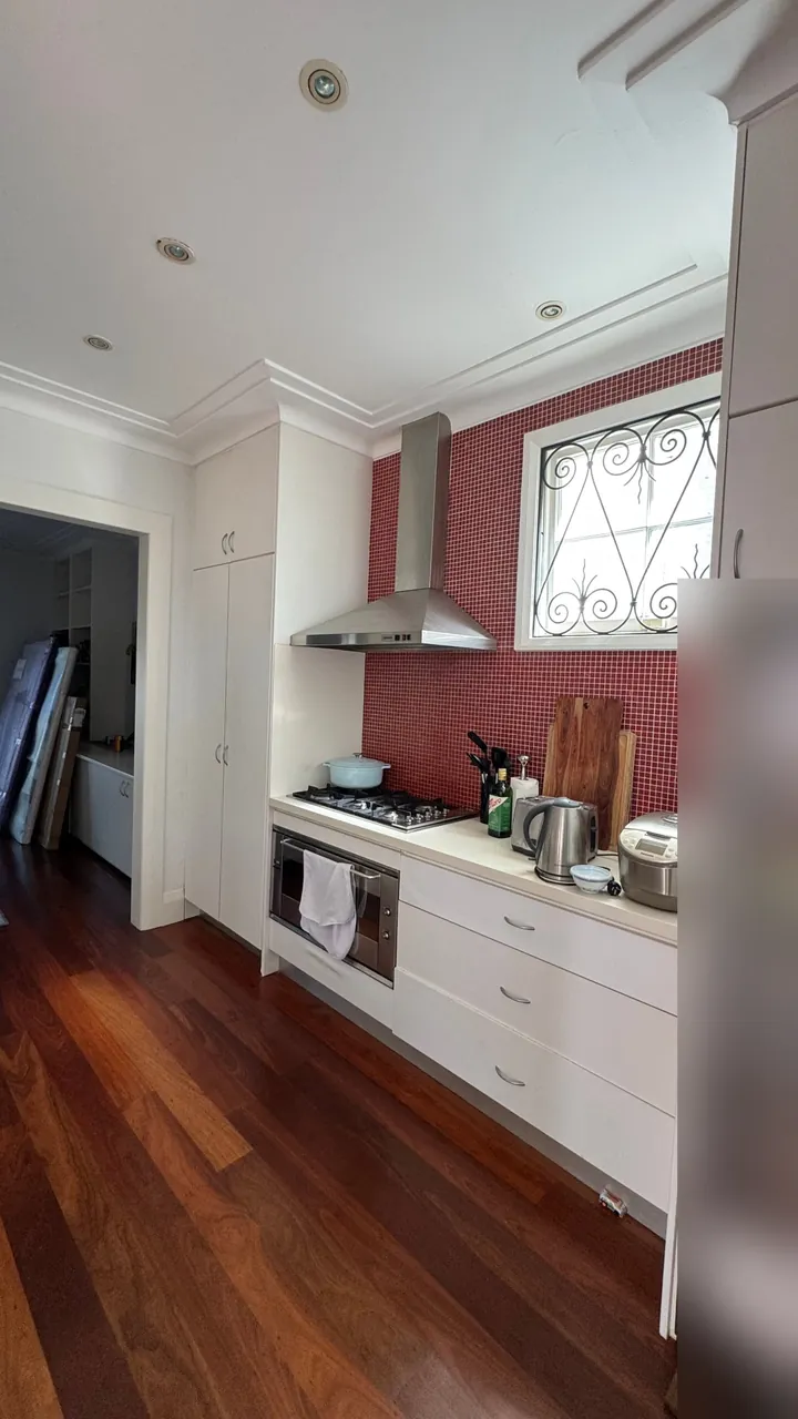 Kitchen cooktop wall before renovation